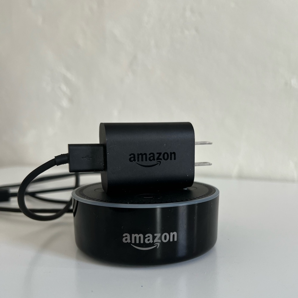 Amazon - Echo Dot (2nd generation) - Smart Speaker with Alexa - Black w/ Charge
